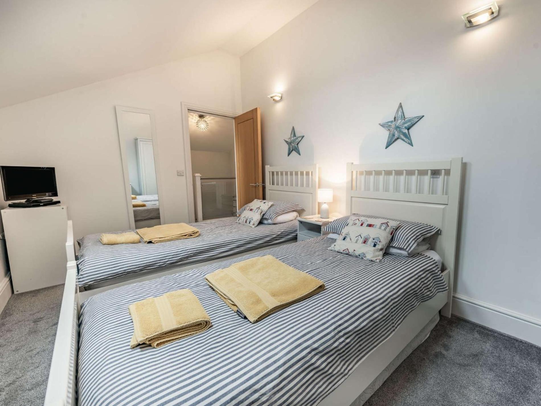 2 Bed In Tenby Fb219 Ngoại thất bức ảnh